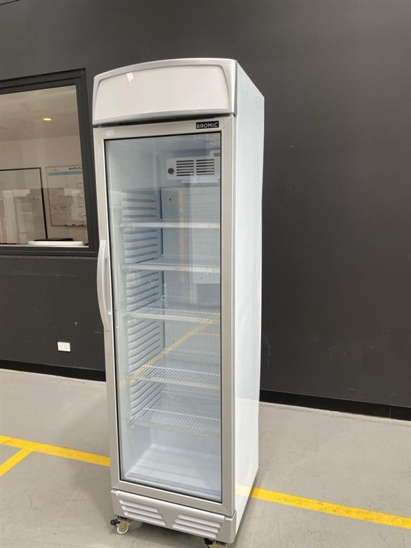 GM0374L : Bromic Upright Display Fridge with Lightbox Flat Glass Door - WHITE