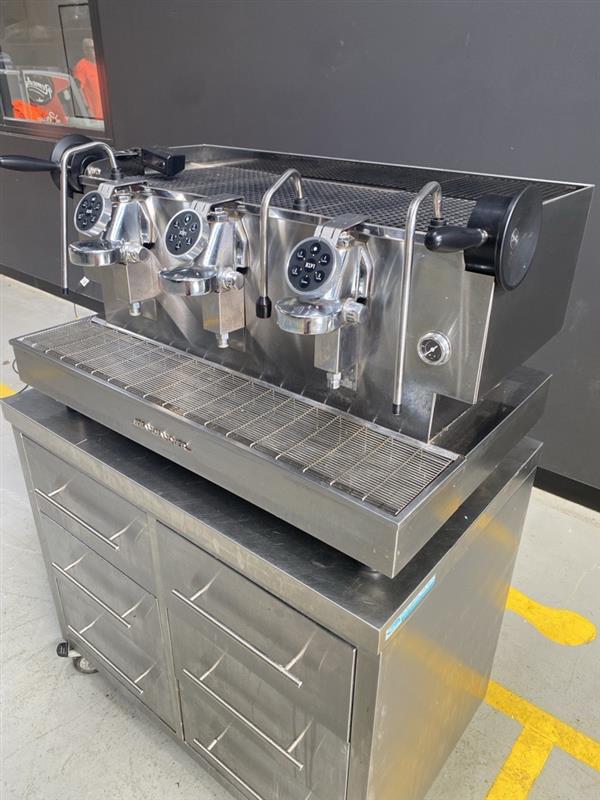 XLVI 3 GROUP STEAMHAMMER COFFEE MACHINE