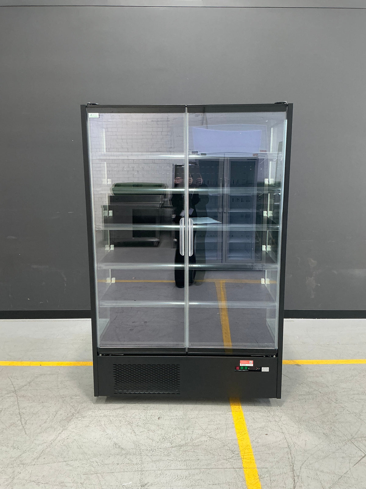 Thermaster DC-125B two-door glass chiller display, serial 4F02560005
