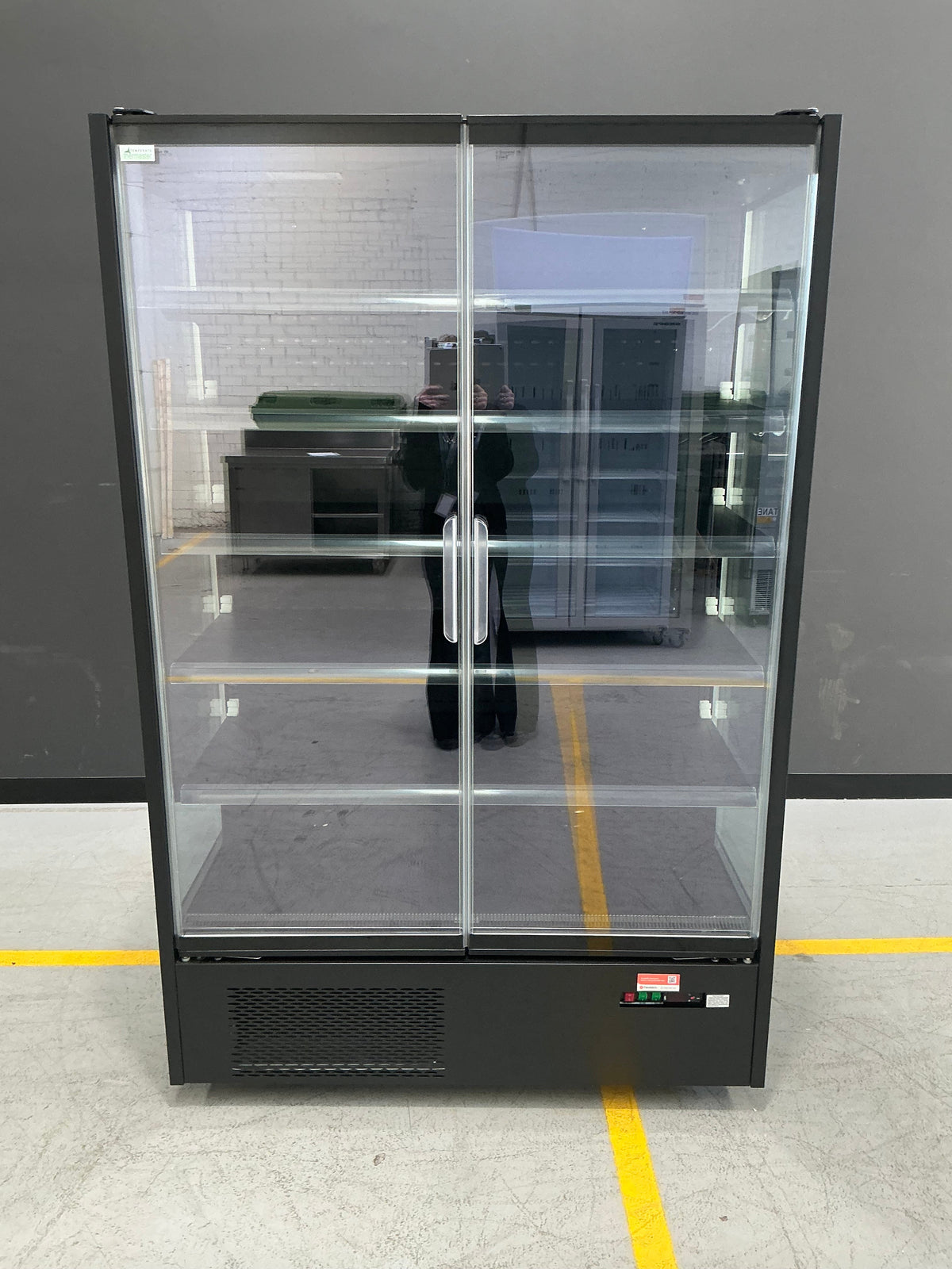 Thermaster DC-125B two-door glass chiller display, serial 4F02560005