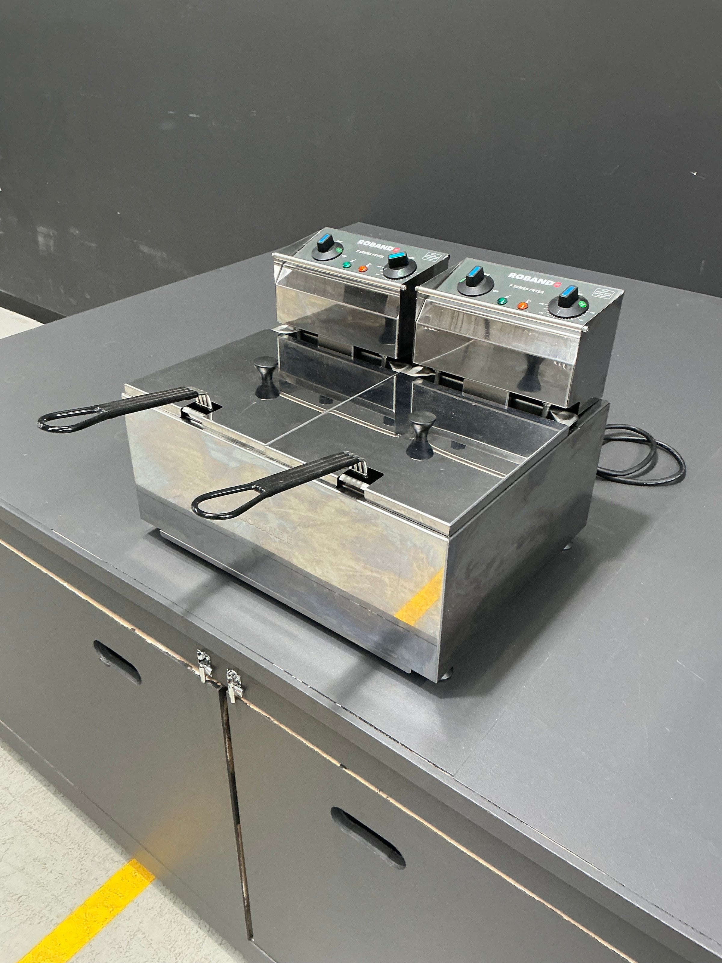 Roband - F28 - 2 x 8L Double Countertop Fryer