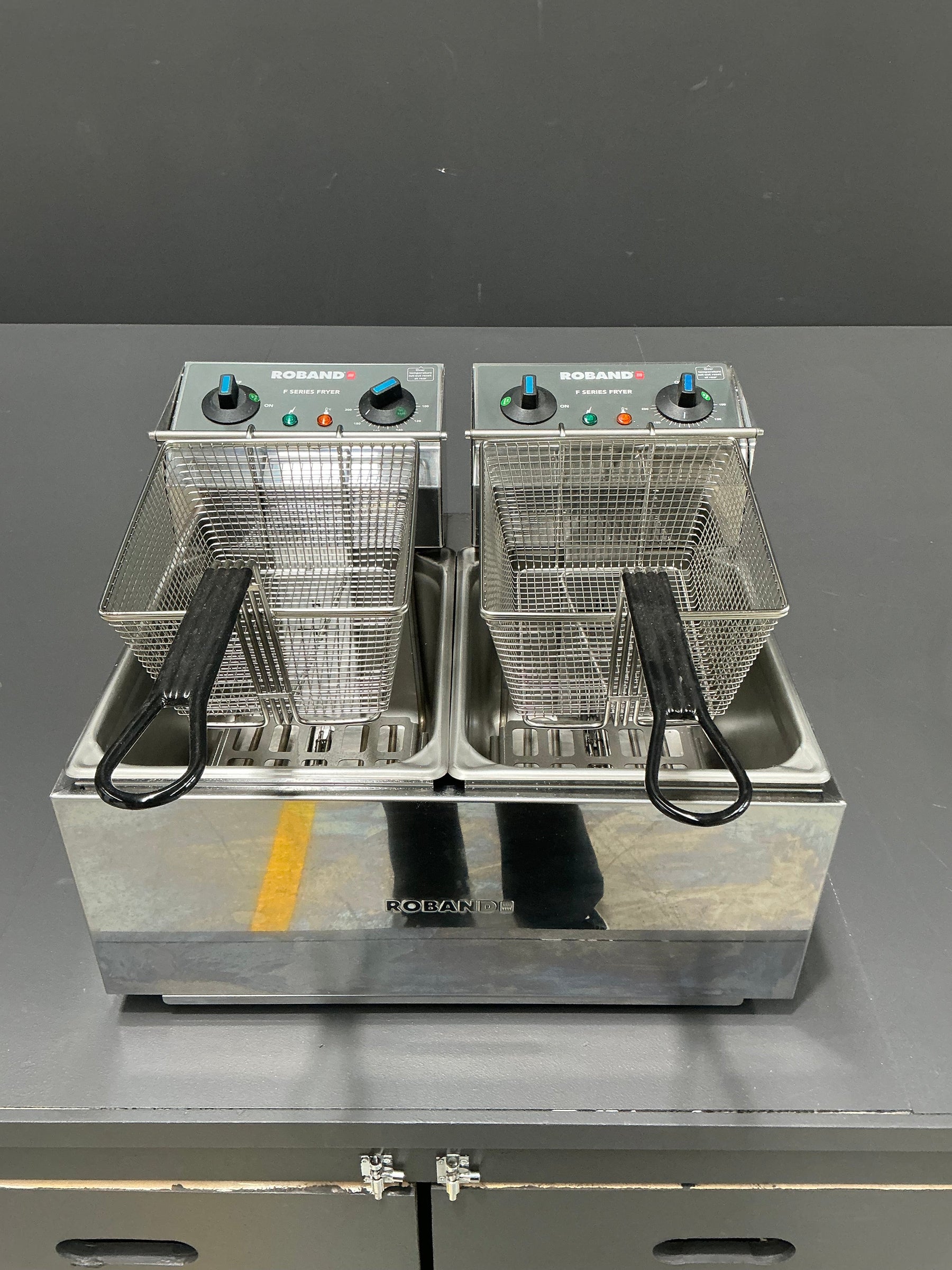 Roband - F28 - 2 x 8L Double Countertop Fryer