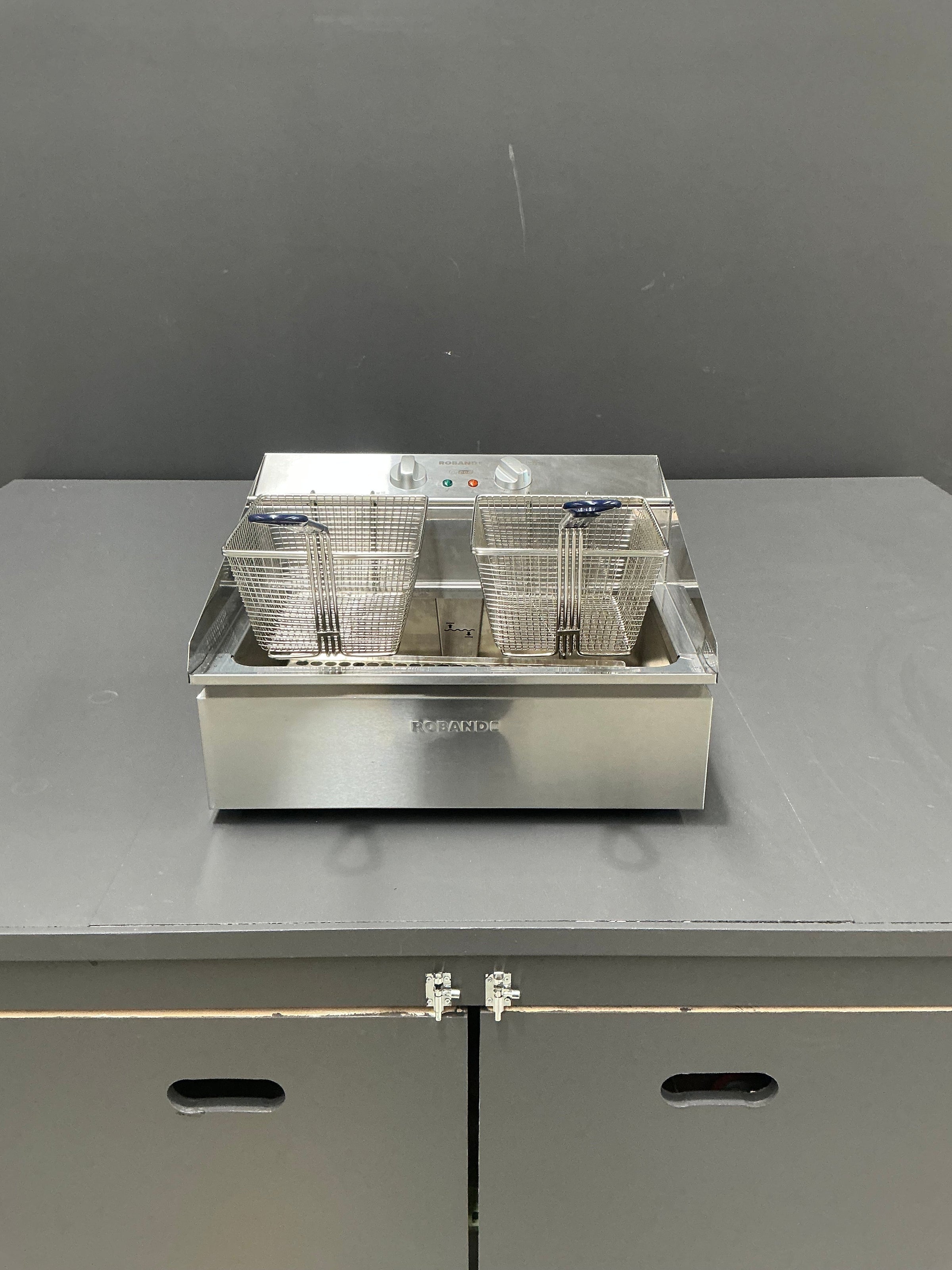 Roband - F111 - 11L Countertop Fryer
