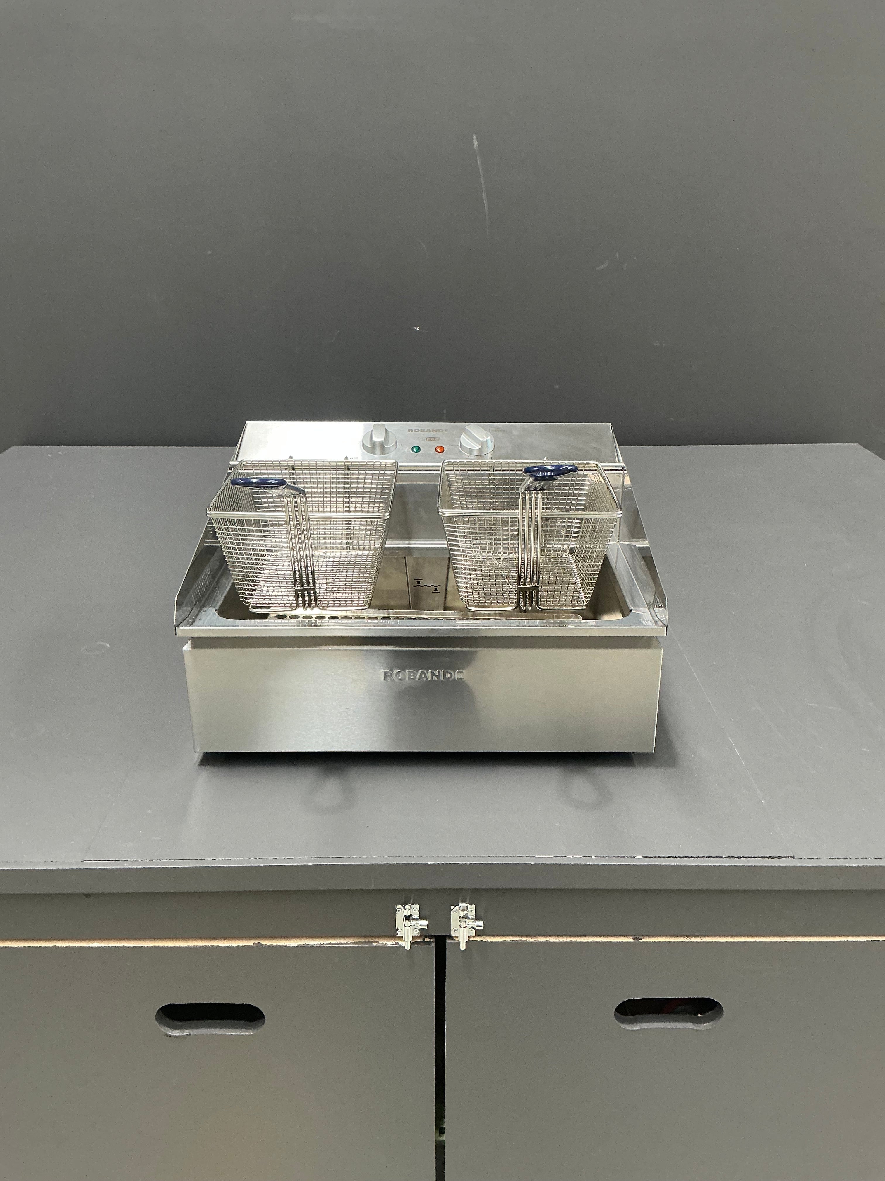 Roband - F111 - 11L Countertop Fryer