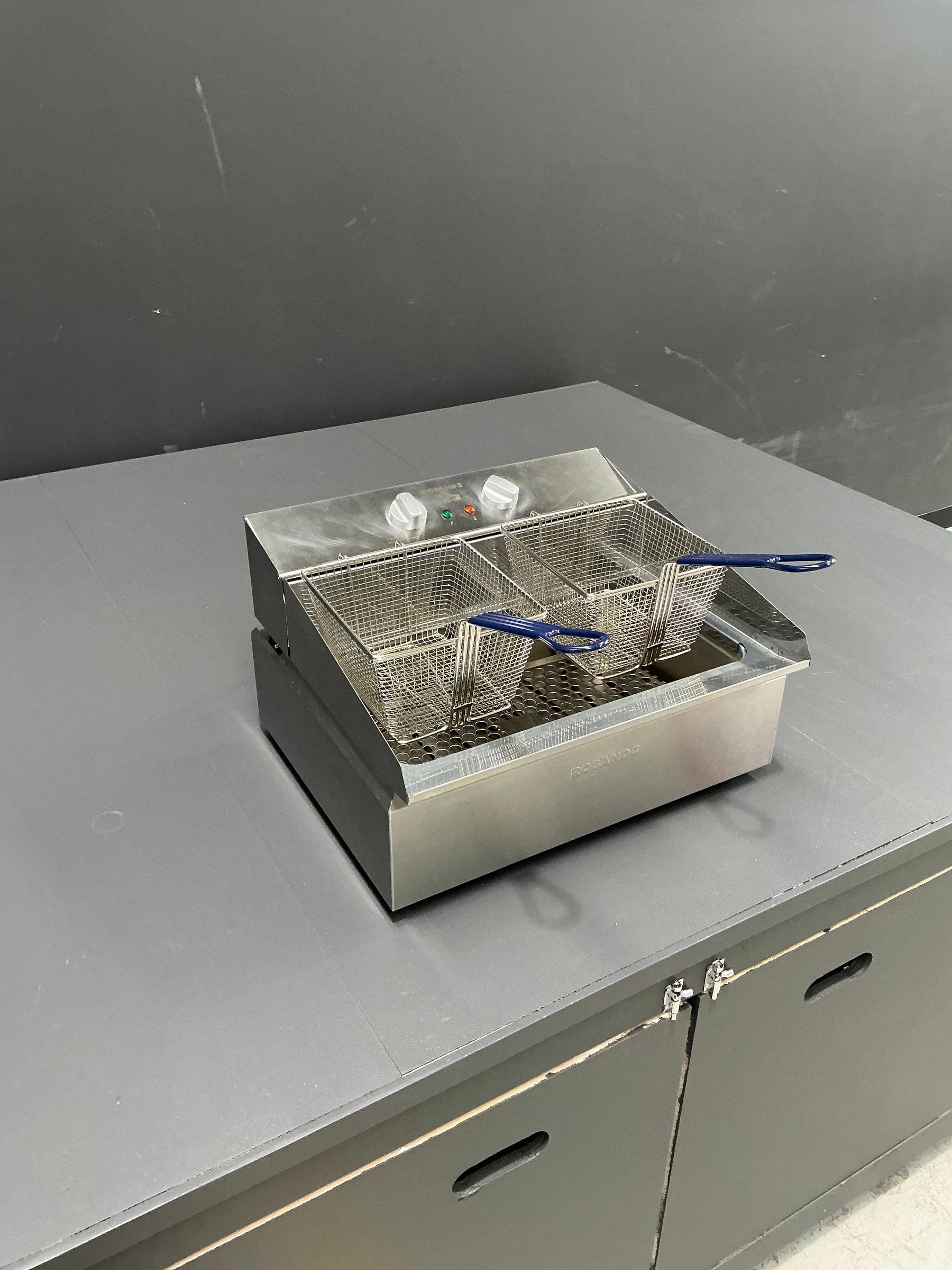 Roband - F111 - 11L Countertop Fryer