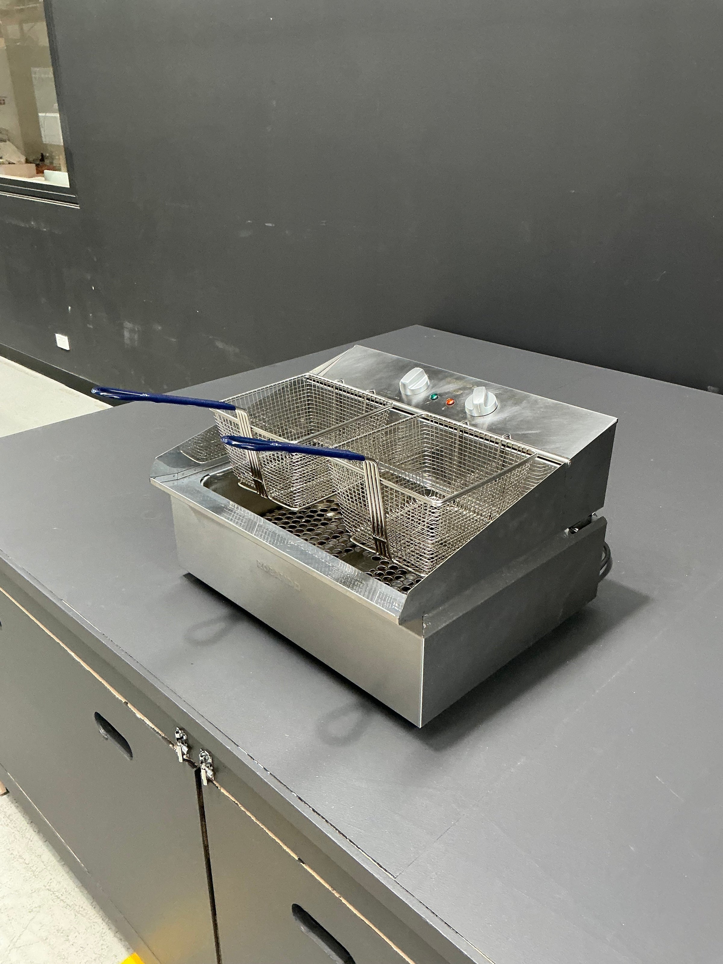 Roband - F111 - 11L Countertop Fryer
