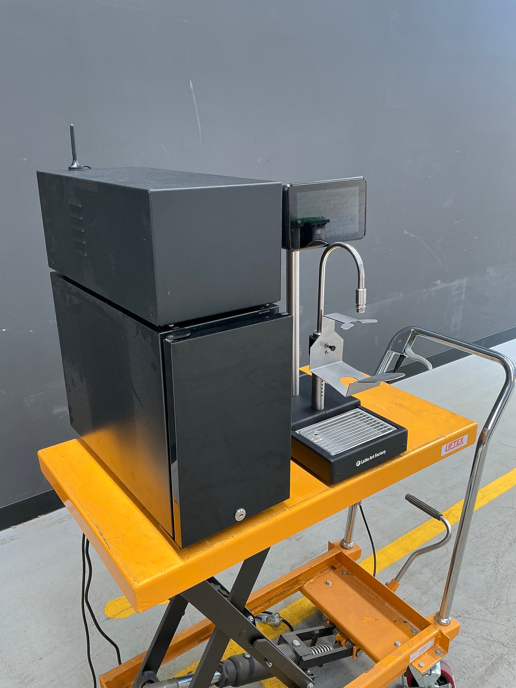 LATTE ART FACTORY BAR PRO Drink Dispenser under-bench