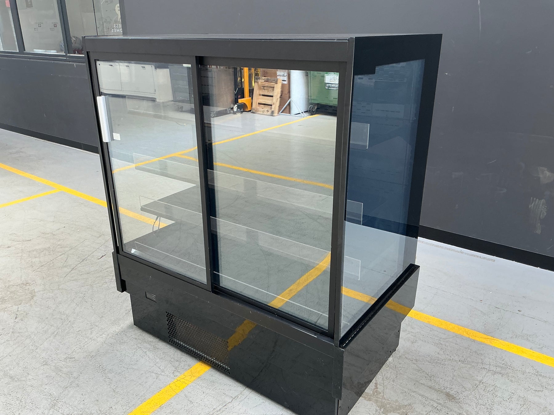 Hussmann Semi Vertical Chiller with Sliding Doors - 1330mm