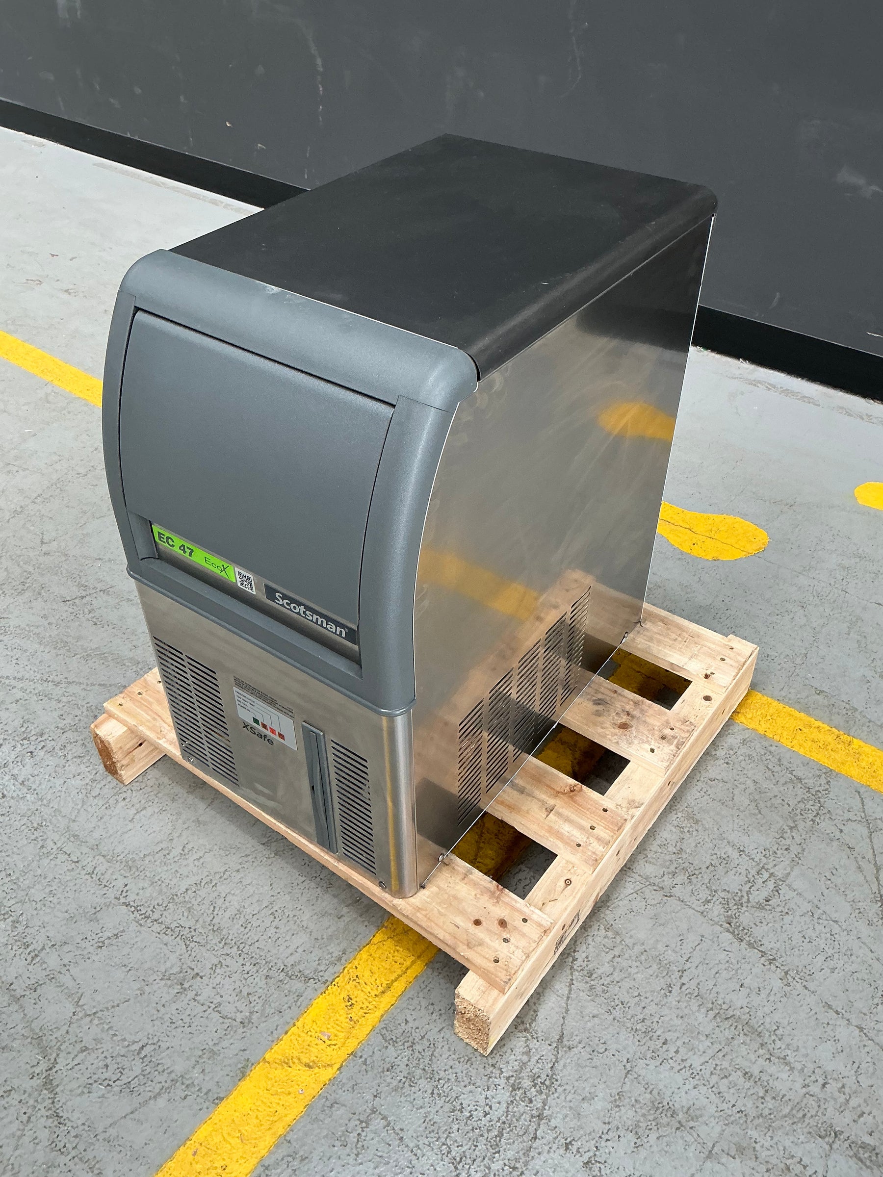 Scotsman ECM 47 AS OX - 24kg - Self Contained Gourmet Ice Maker