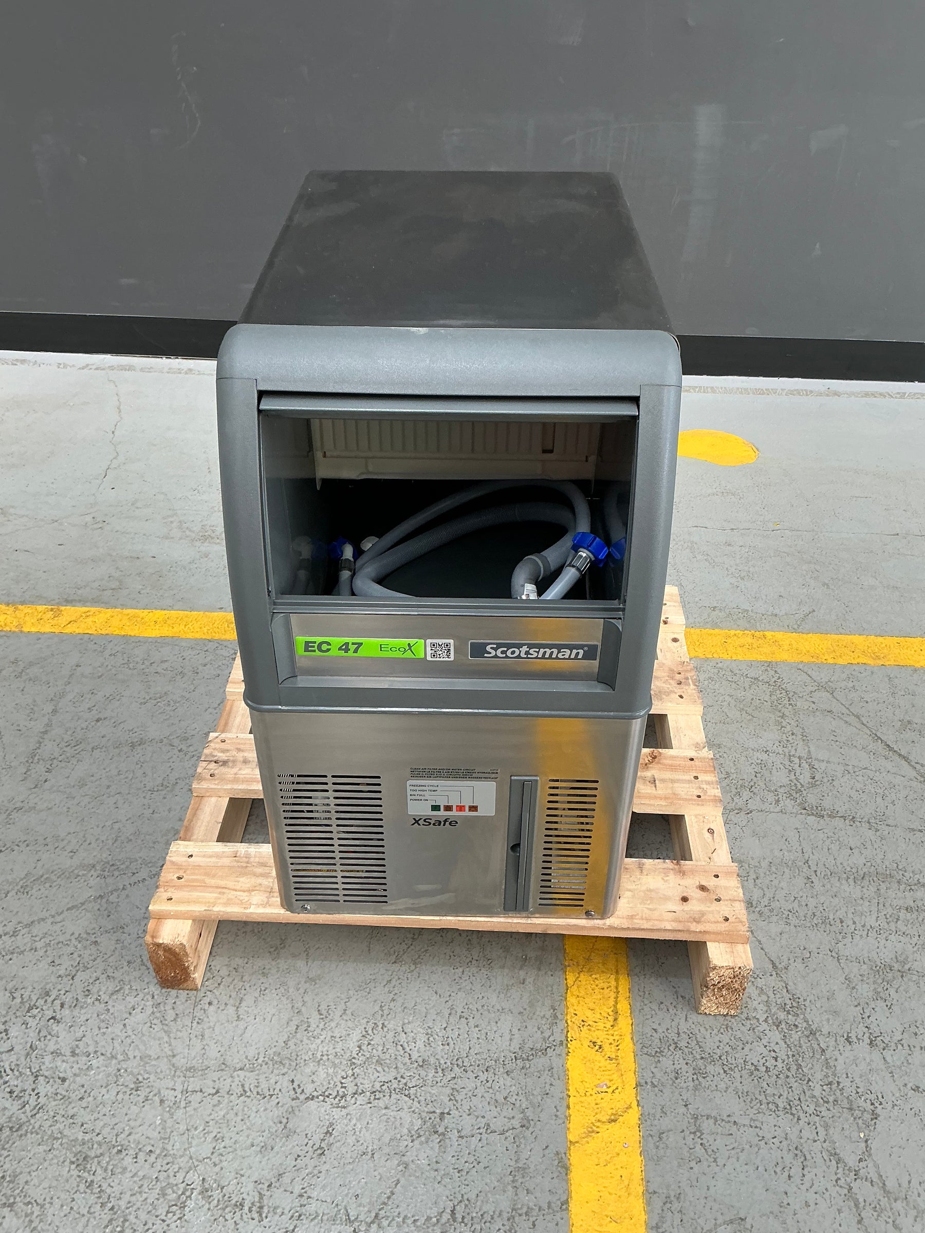 Scotsman ECM 47 AS OX - 24kg - Self Contained Gourmet Ice Maker