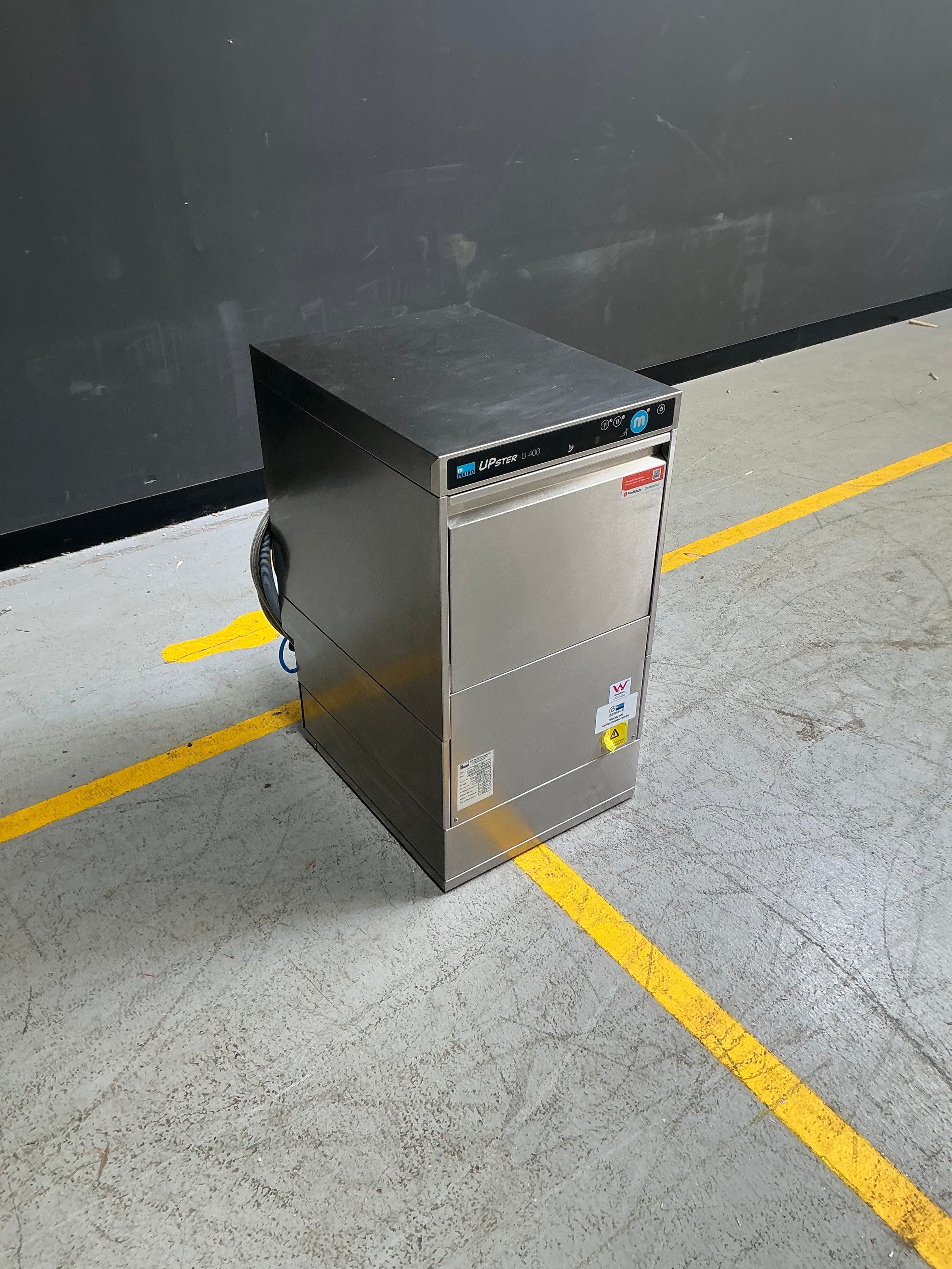 UPster - U400 - Undercounter Glass and Dishwashing Machine
