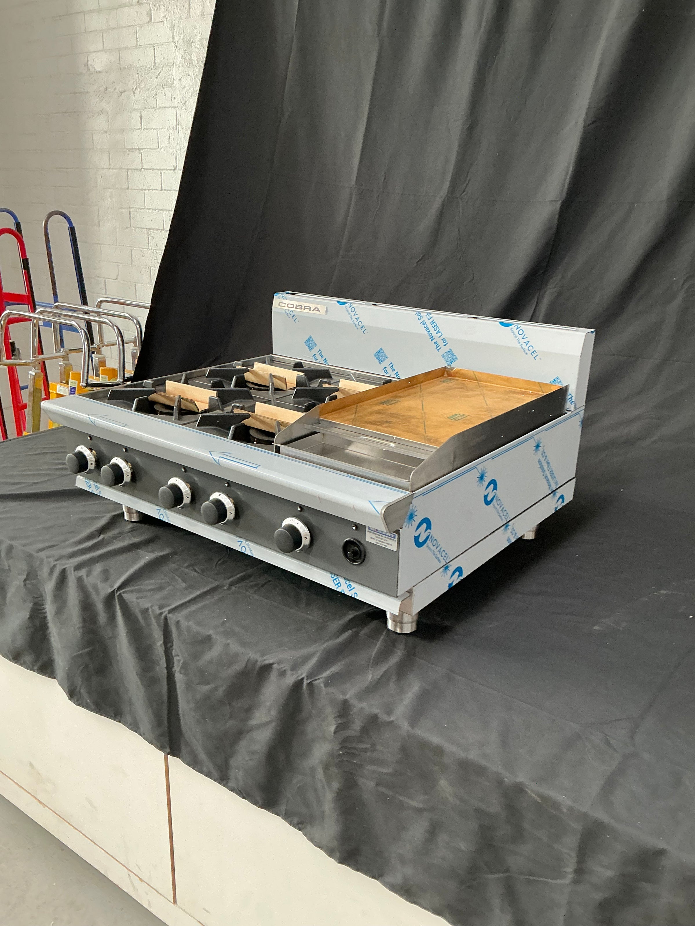 Cobra - C9C-B - 900mm 4 Burner Gas Cooktop with Griddle