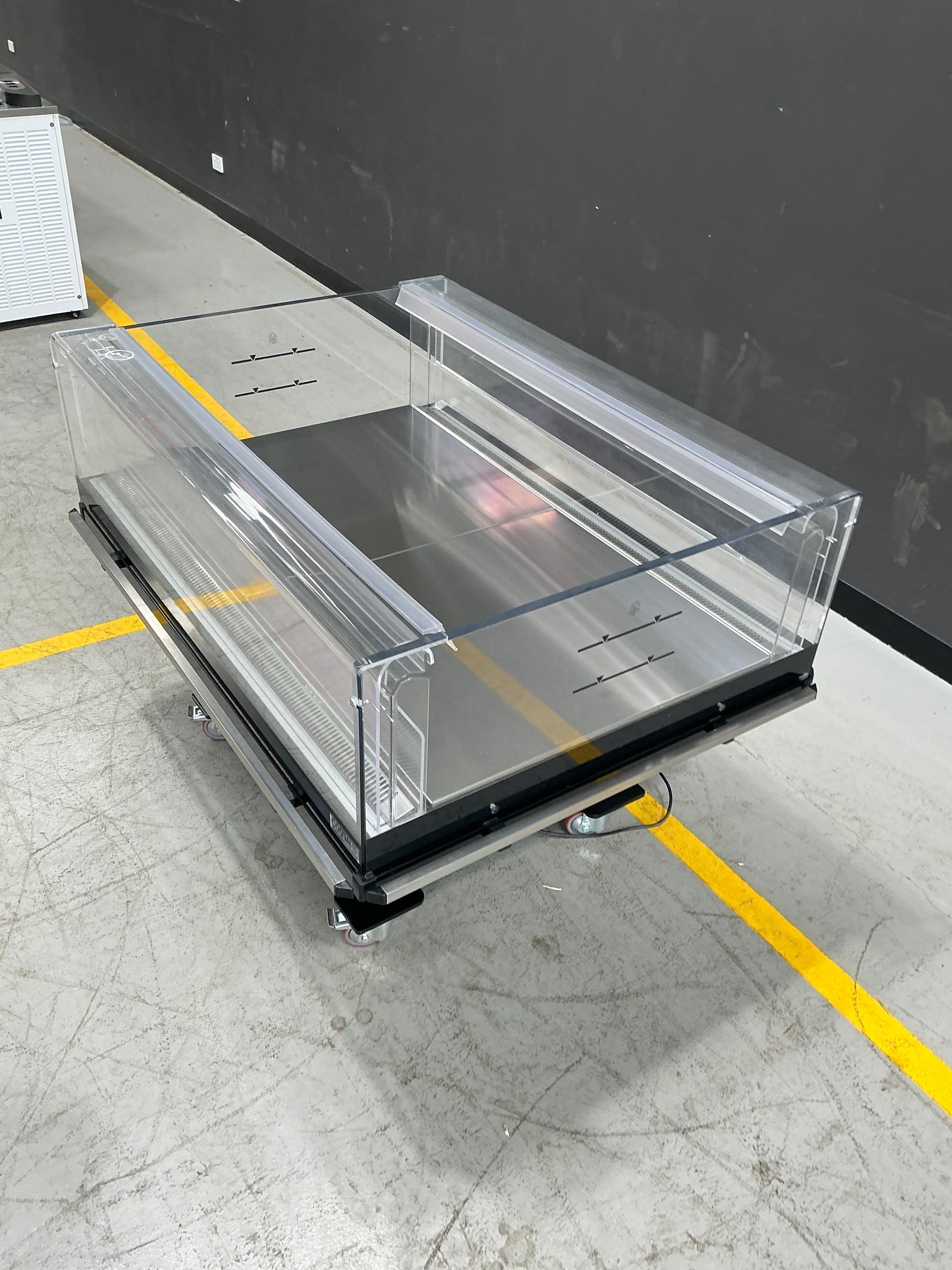 Bonnet Névé LATM125LS Latitude LS Modular Island Display