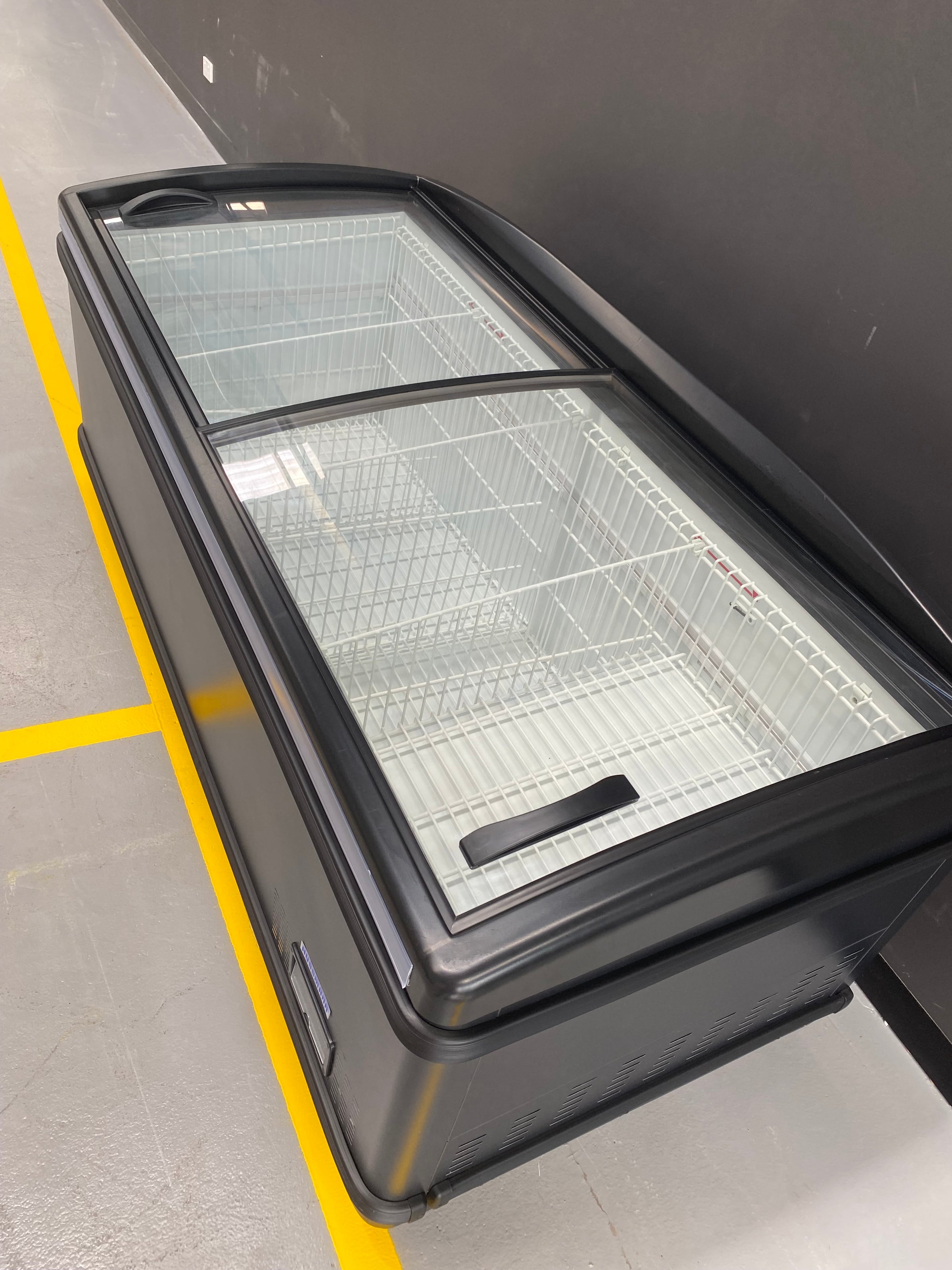 Hussmann - ARCH194C-DTVS Modular Dual Temp Variable Speed Island