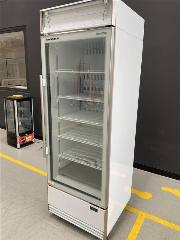 SKOPE BME600N-AC: single door chiller with lighting box ActiveCore SELF CONTAINED