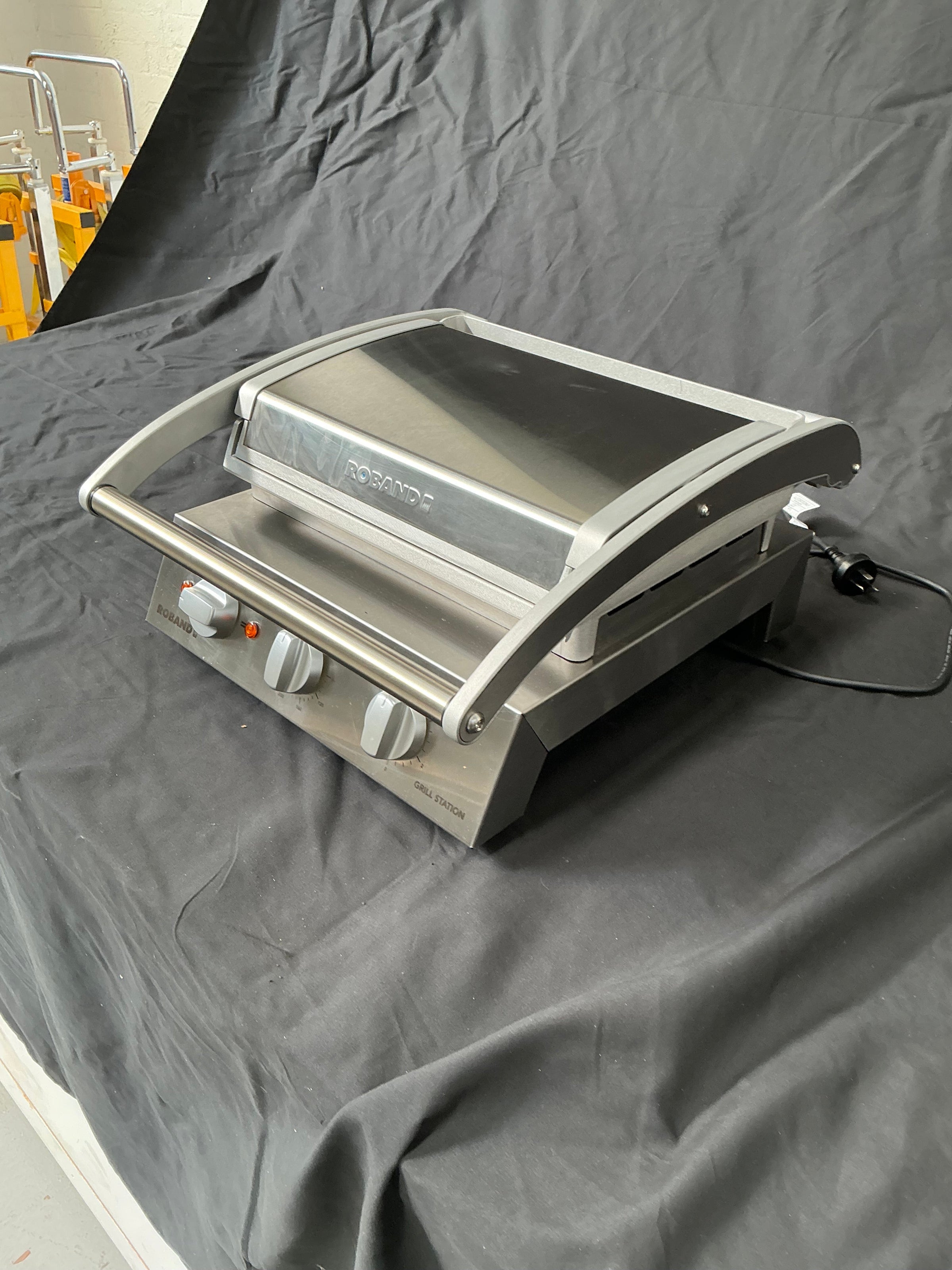 Roband - GSA610R - Ribbed Plate Grill Station